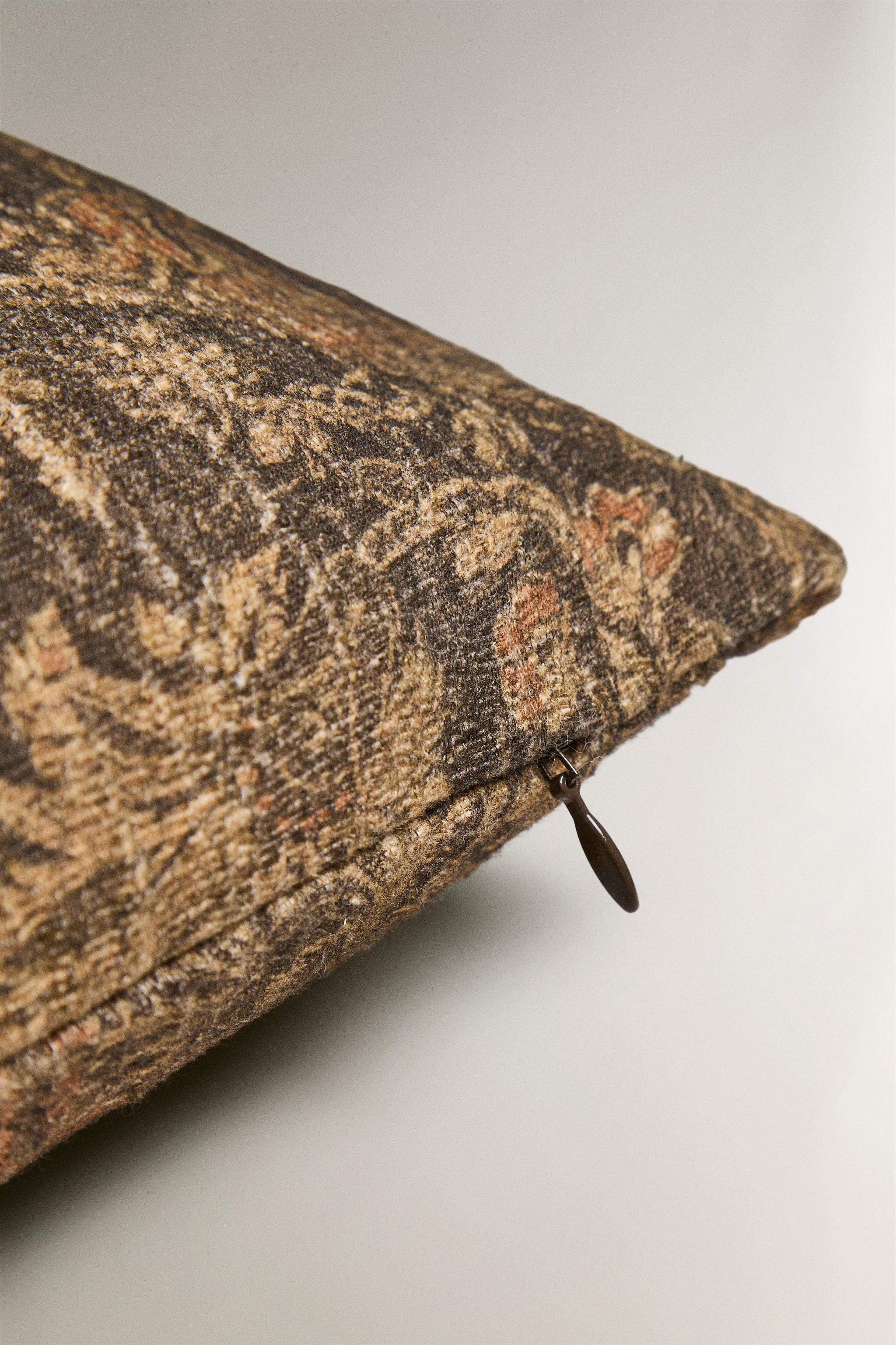 ELONGATED LINEN AND COTTON CUSHION